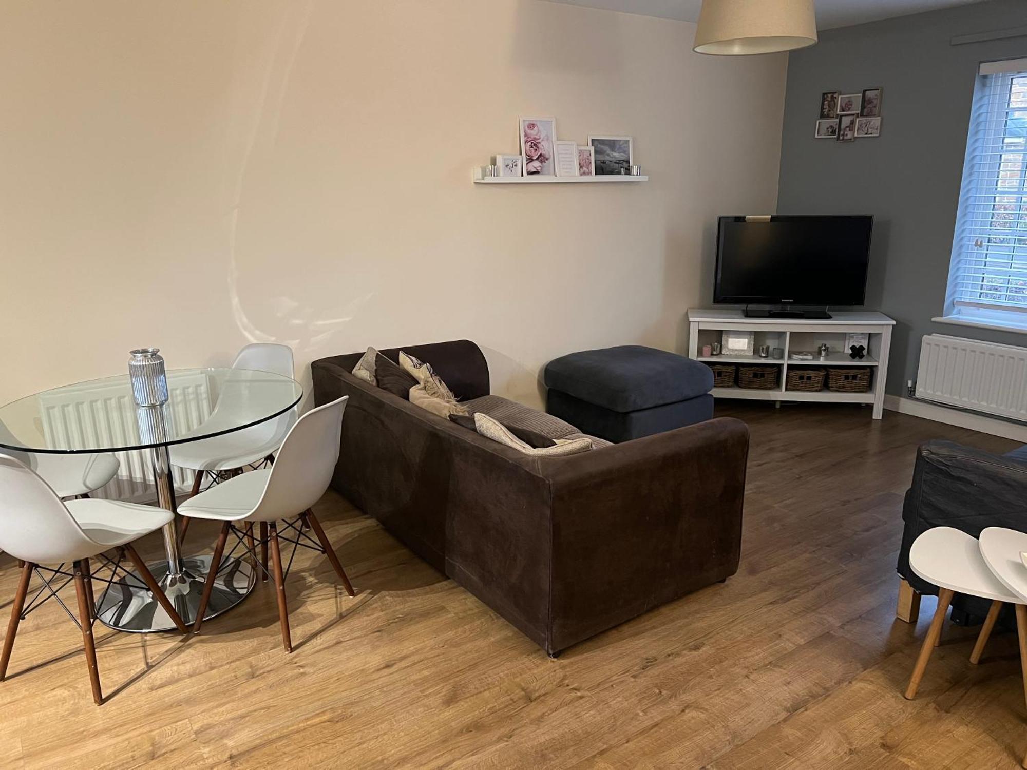 Home Away From Home: Cozy Two Bedroom Apartment Banbury Bagian luar foto