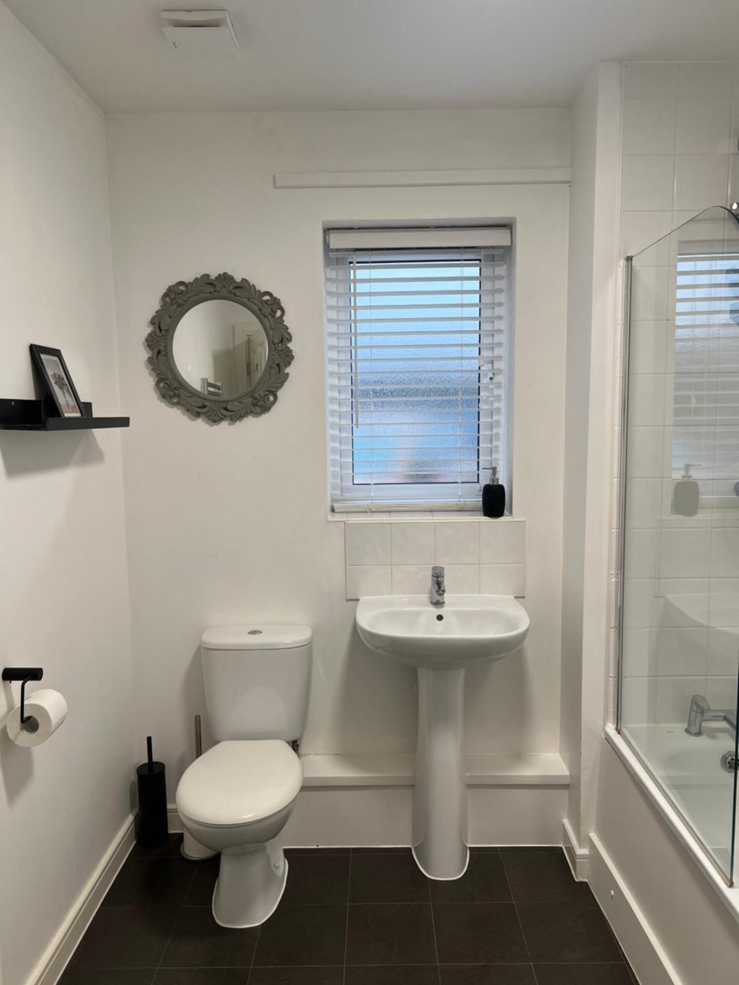 Home Away From Home: Cozy Two Bedroom Apartment Banbury Bagian luar foto