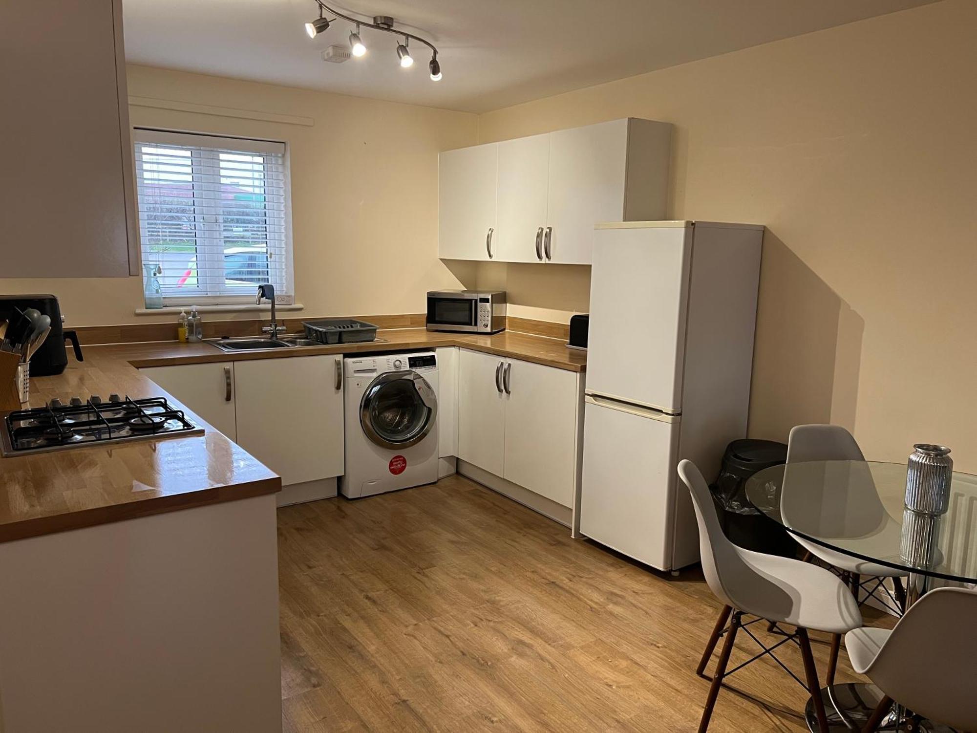 Home Away From Home: Cozy Two Bedroom Apartment Banbury Bagian luar foto